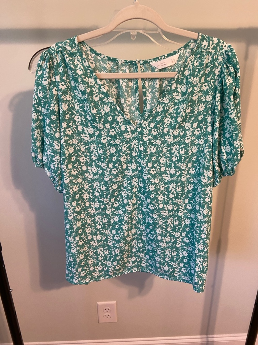 LC Lauren Conrad Green Floral V-Neck Puffed Sleeve Blouse